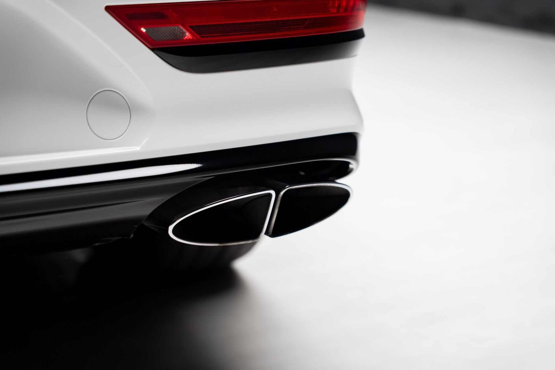 Used 2021 Bentley Bentayga Plug-In Hybrid image 31