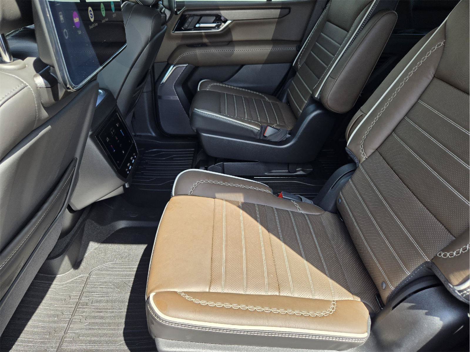 Used 2026 GMC Yukon Denali Ultimate w/ LPO, Floor Liner Package AWD/4WD image 30
