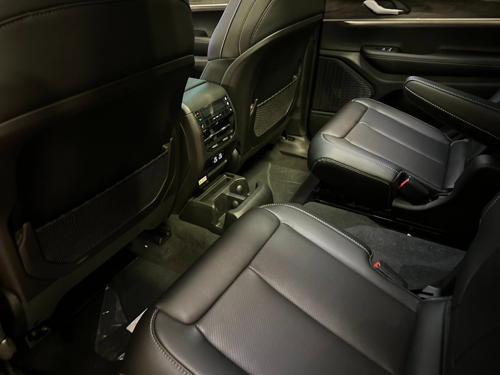 New 2025 Jeep Grand Cherokee L Limited w/ Luxury Tech Group II image 11