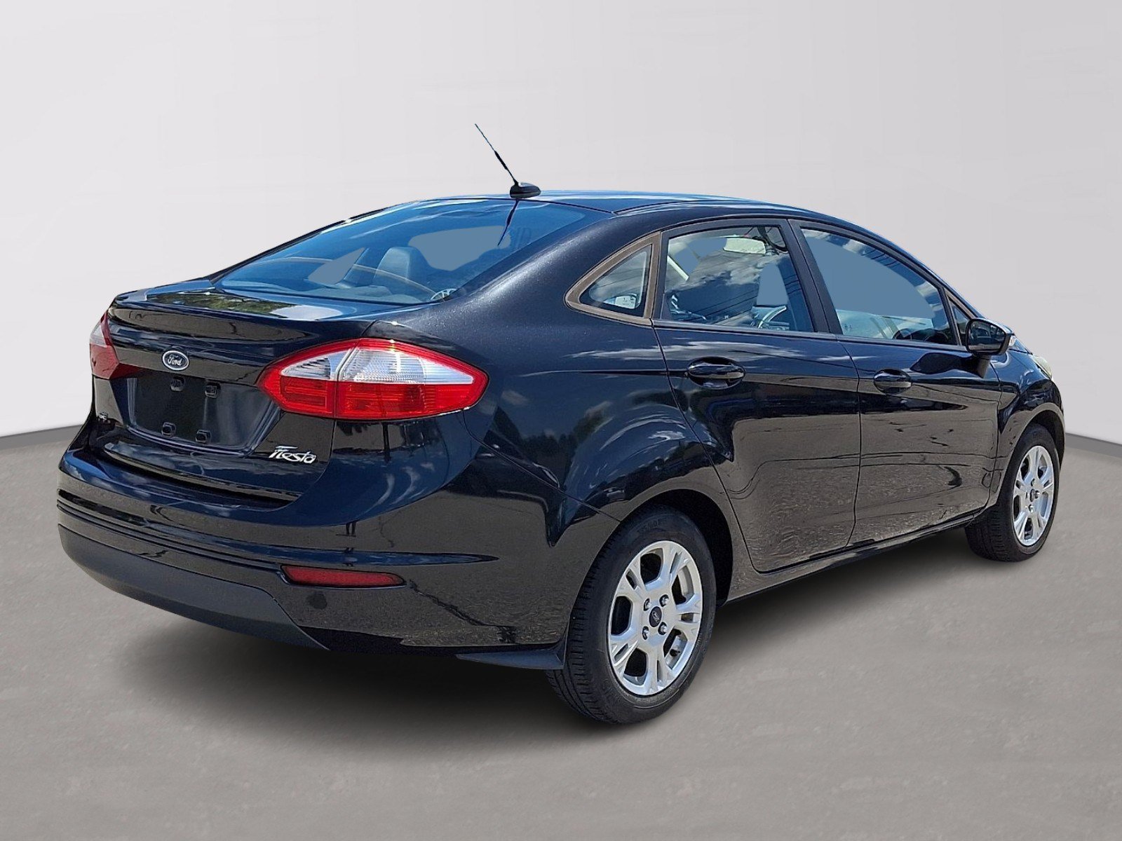 Used 2015 Ford Fiesta SE FWD image 6