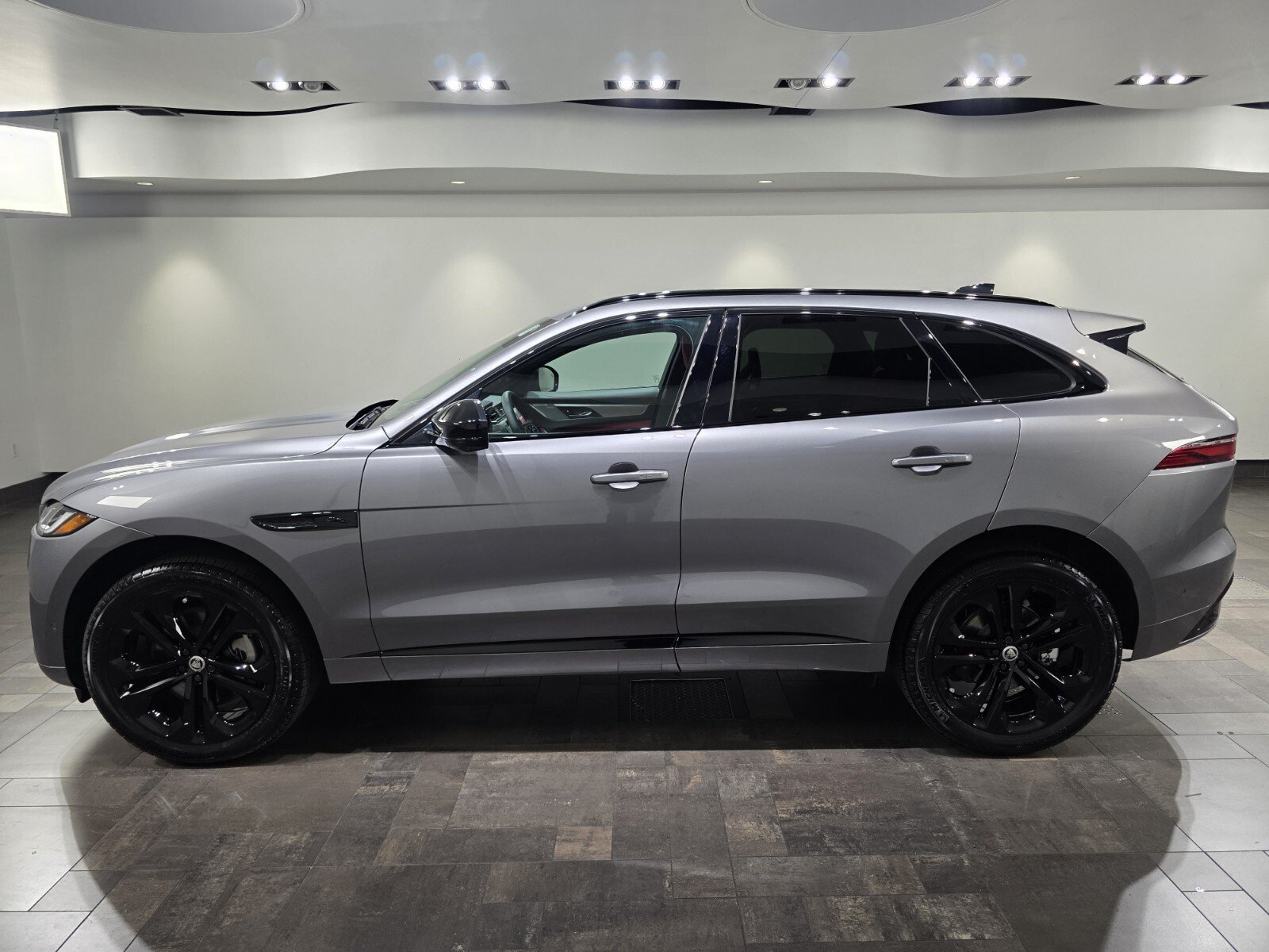 New 2026 Jaguar F-PACE R-Dynamic S AWD/4WD image 3