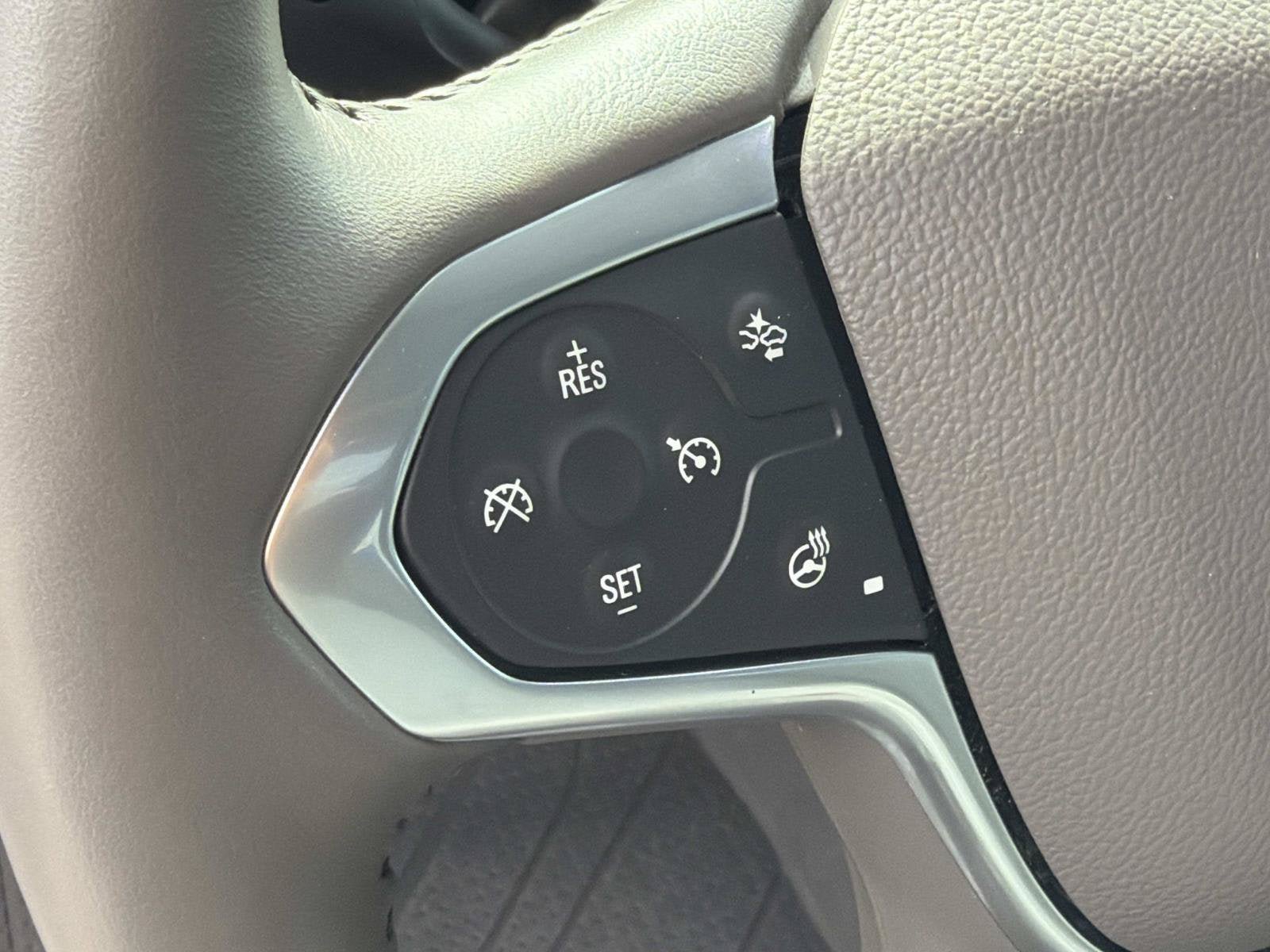 Certified 2021 Chevrolet Traverse Premier FWD image 12