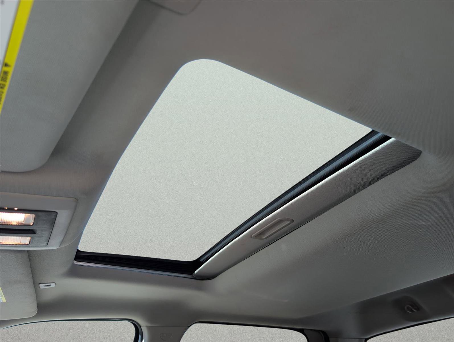 Used 2018 RAM 1500 SLT image 10