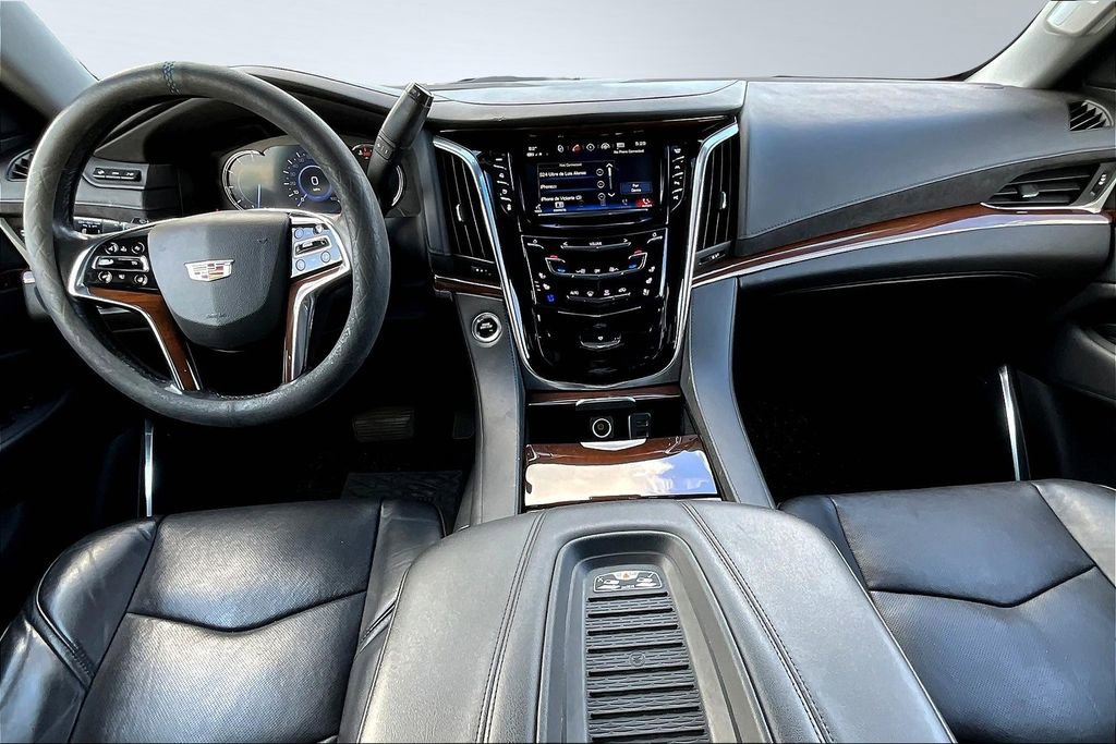 Used 2019 Cadillac Escalade ESV Luxury image 16