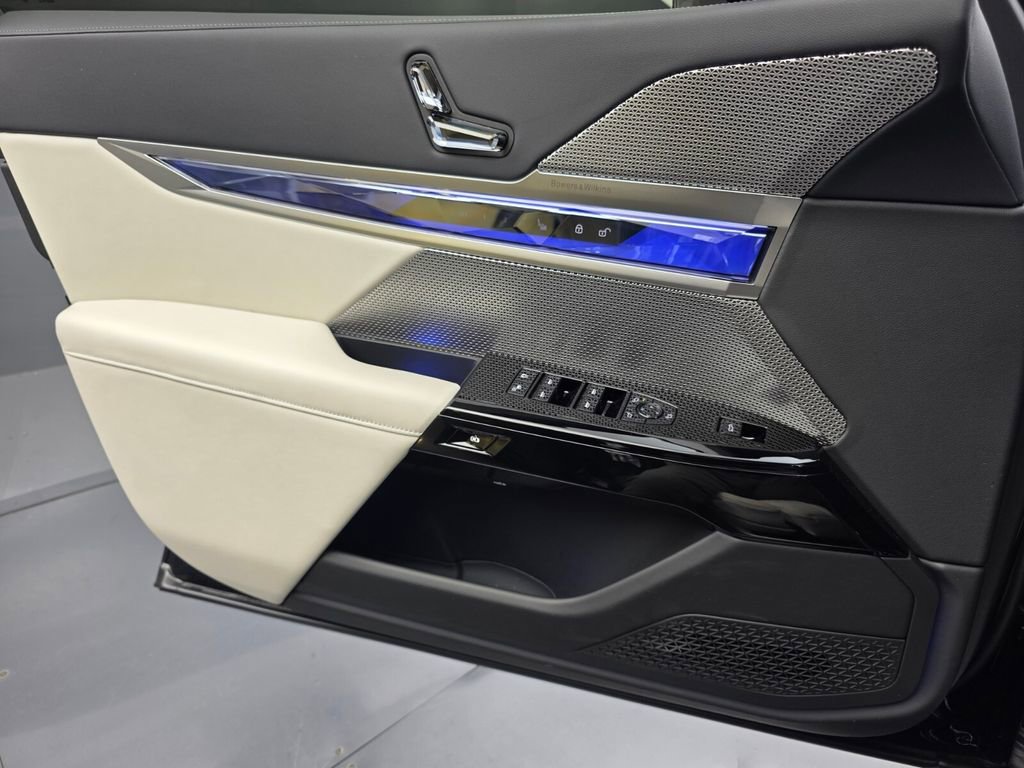 Used 2024 BMW 760i xDrive w/ Executive Package image 26