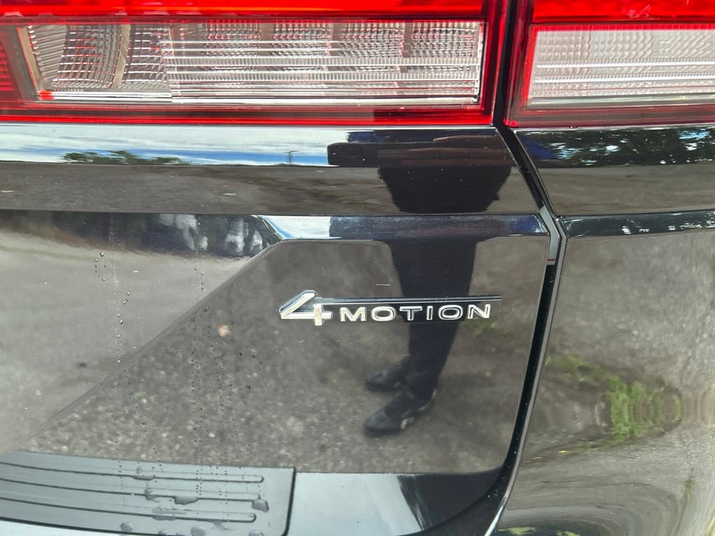 Used 2024 Volkswagen Atlas Peak Edition SE AWD/4WD image 9