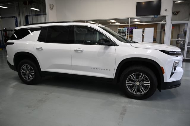 New 2026 Chevrolet Traverse LT w/ Driver Confidence Package FWD image 4