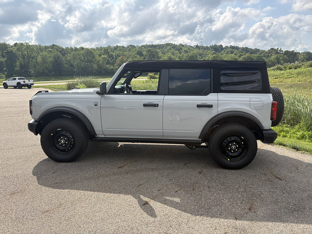 New 2026 Ford Bronco Big Bend w/ Black Diamond Package AWD/4WD image 2