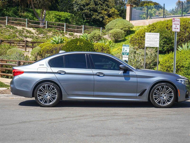 Used 2019 BMW 530e w/ M Sport Package RWD image 7