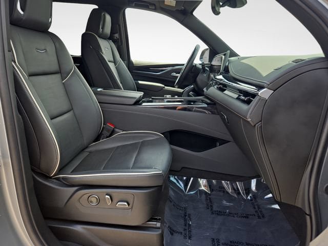 Certified 2024 Cadillac Escalade Sport w/ LPO, ONYX Package AWD/4WD image 41