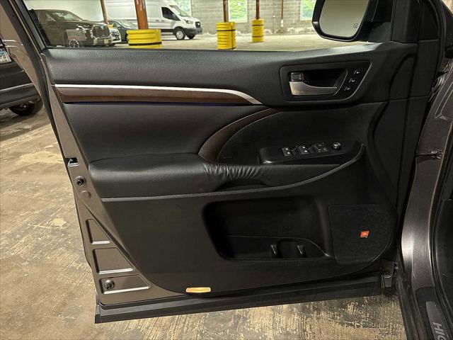 Certified 2016 Toyota Highlander Limited Platinum w/ Protection Package #3 AWD/4WD image 34