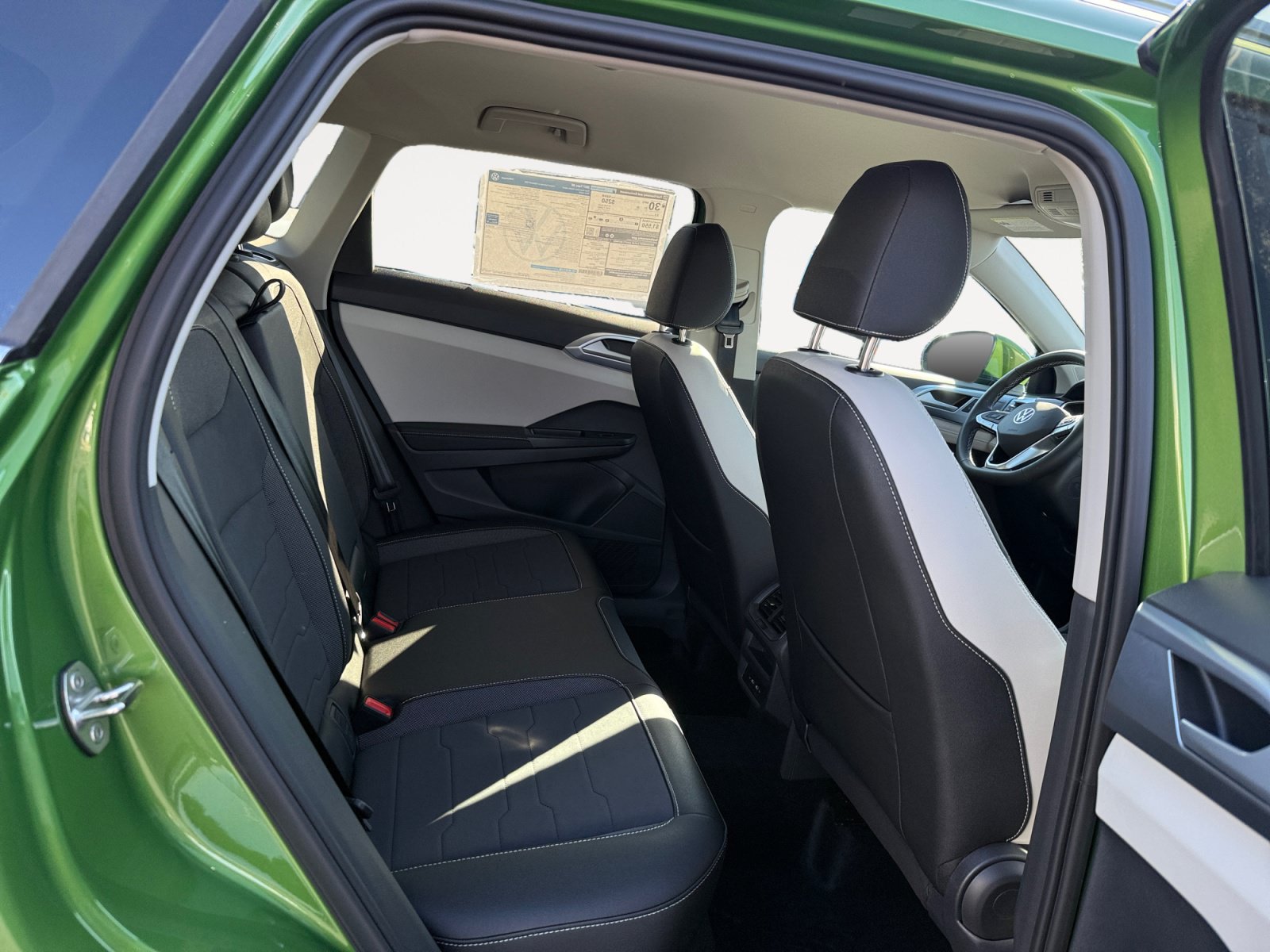 New 2027 Volkswagen Taos SE FWD image 18