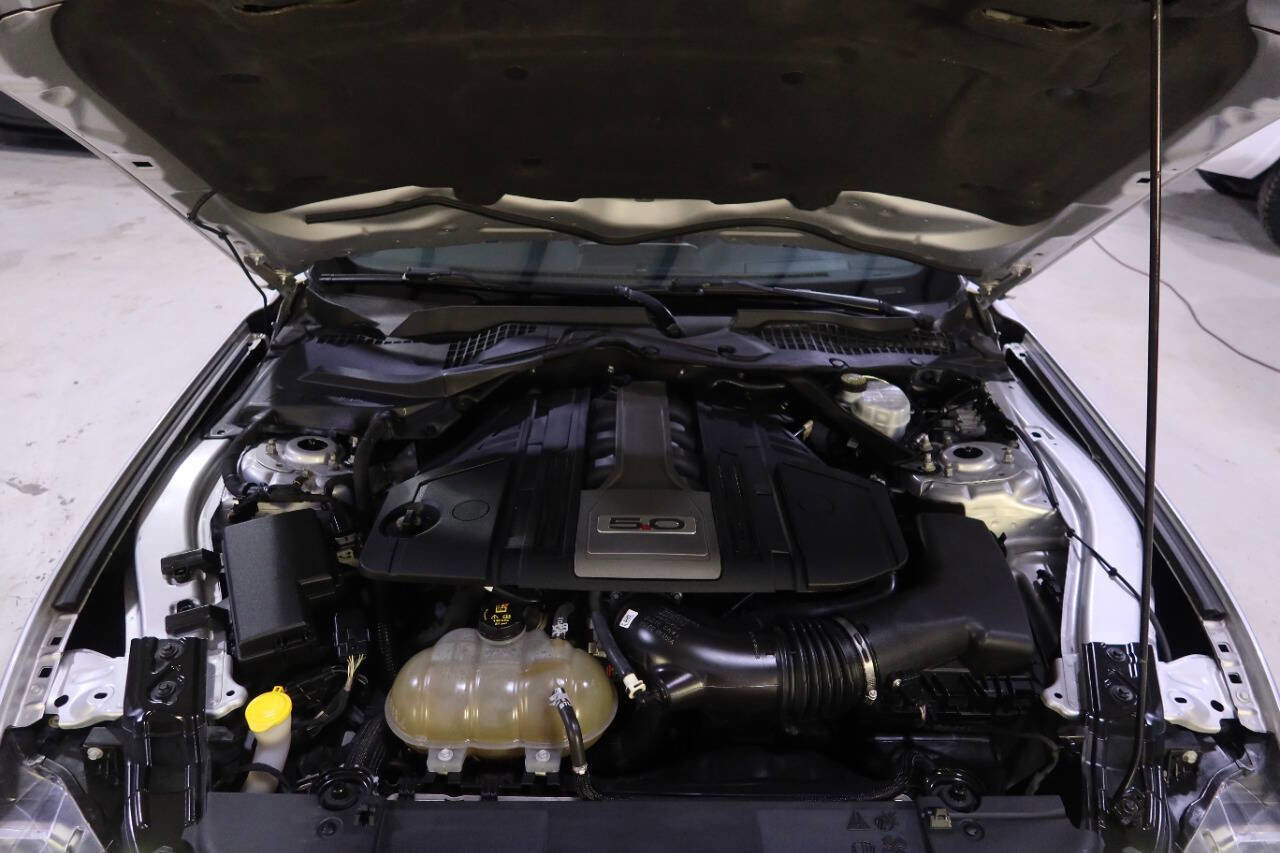 Used 2019 Ford Mustang GT Premium RWD image 9