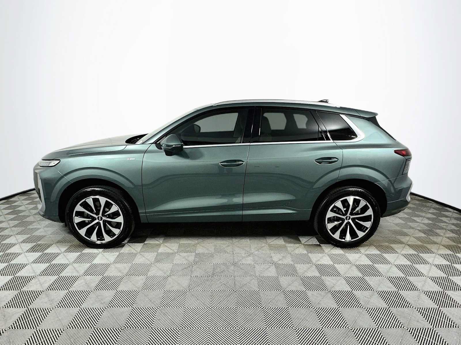 New 2026 Audi Q3 quattro 2.0T AWD/4WD image 4