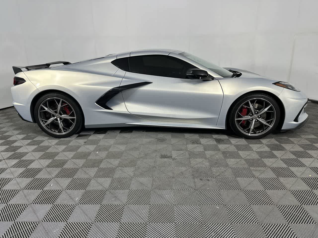 Used 2021 Chevrolet Corvette Stingray Premium Cpe w/ Z51 Performance Package RWD image 3