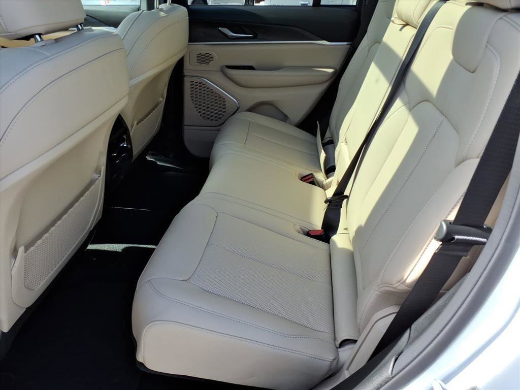 New 2026 Jeep Grand Cherokee Limited w/ Luxury Tech Group II image 5