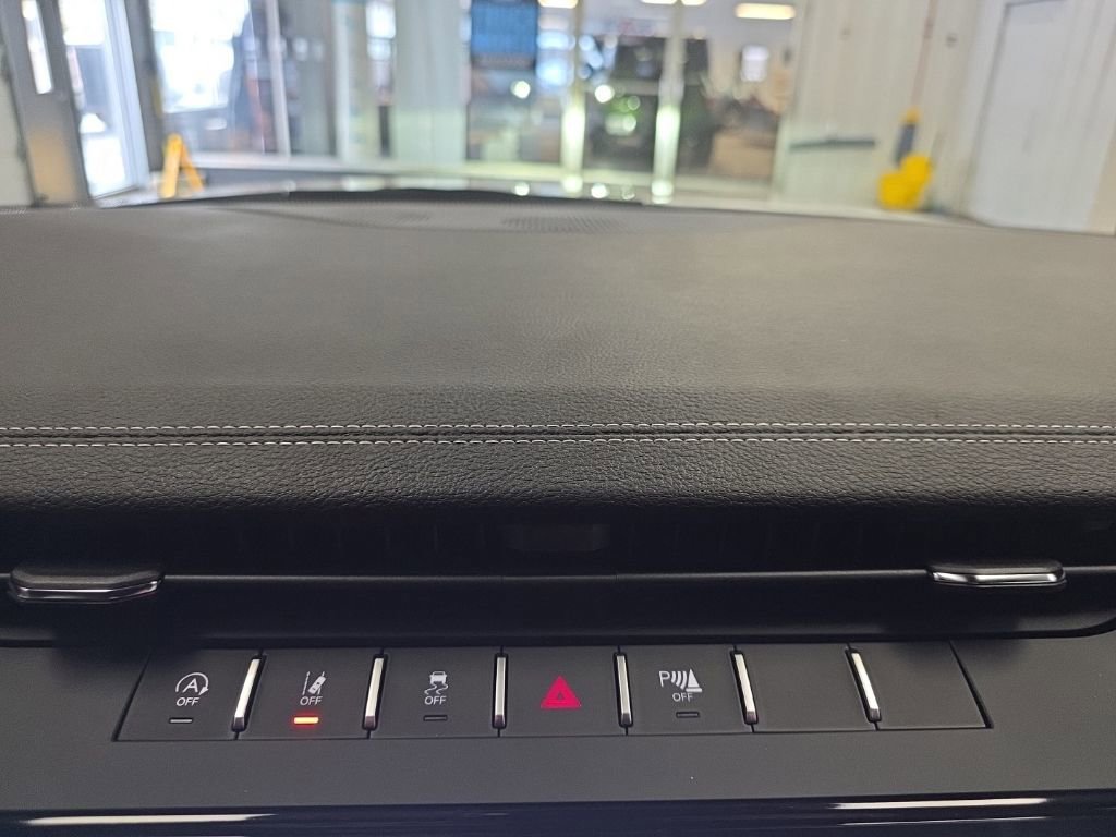 New 2026 Jeep Grand Cherokee Altitude AWD/4WD image 24