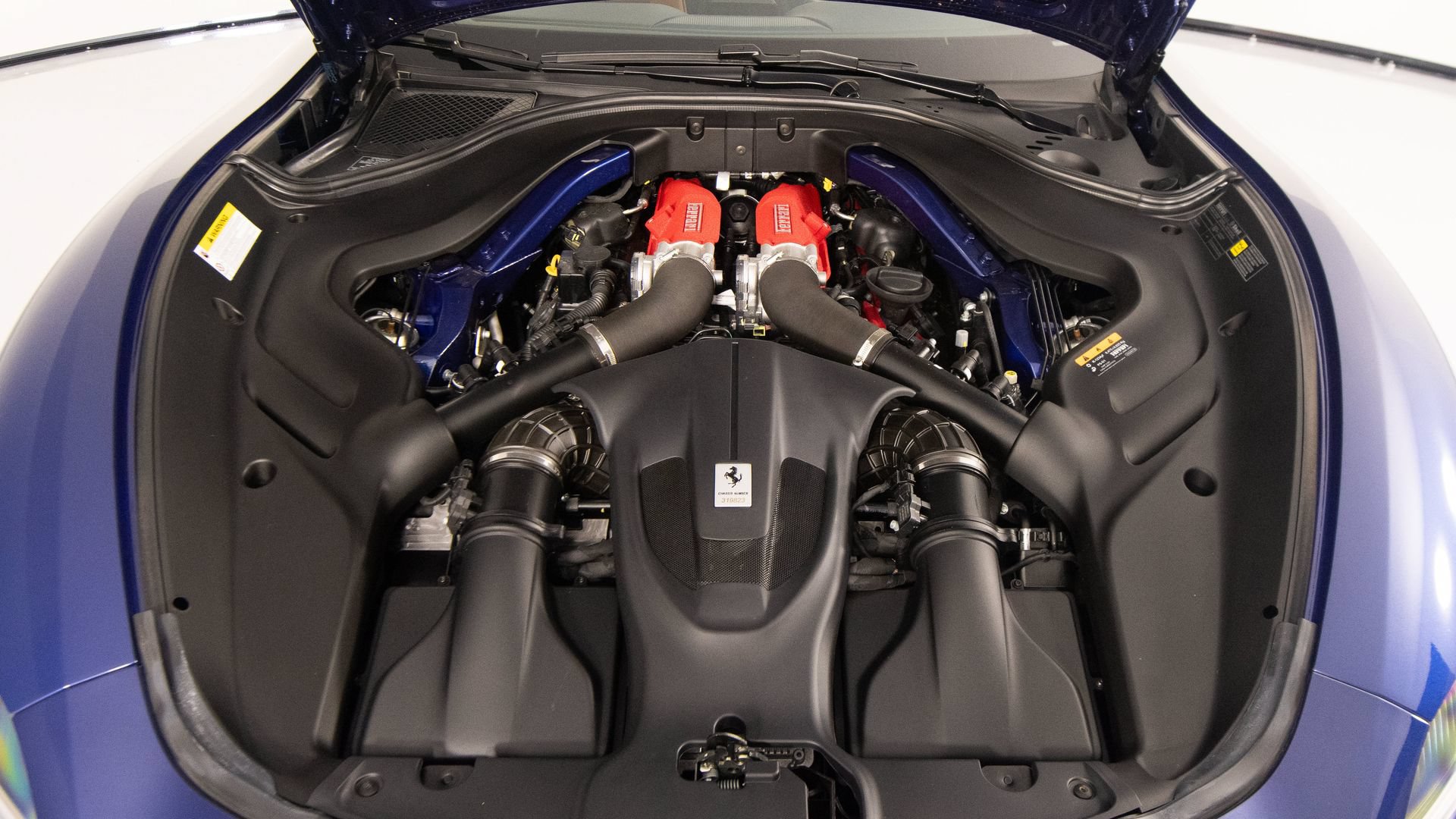 Certified 2025 Ferrari Roma Spider RWD image 38