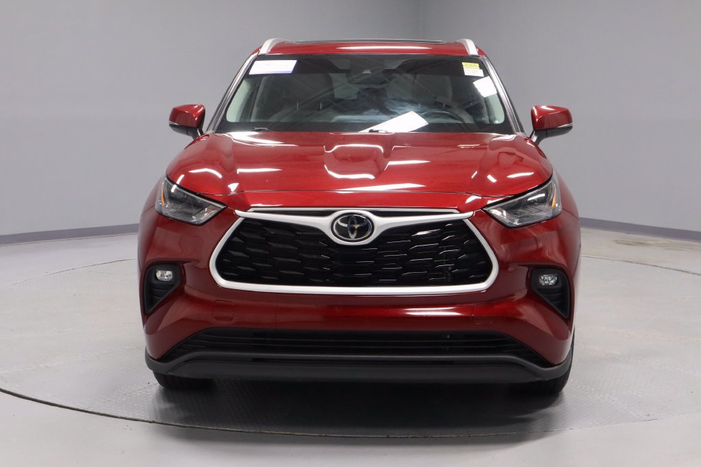 Used 2022 Toyota Highlander XLE AWD/4WD image 6