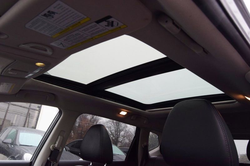 Used 2018 Nissan Rogue SL w/ Premium Package image 17