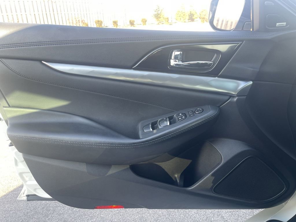 Used 2017 Nissan Maxima SR image 34