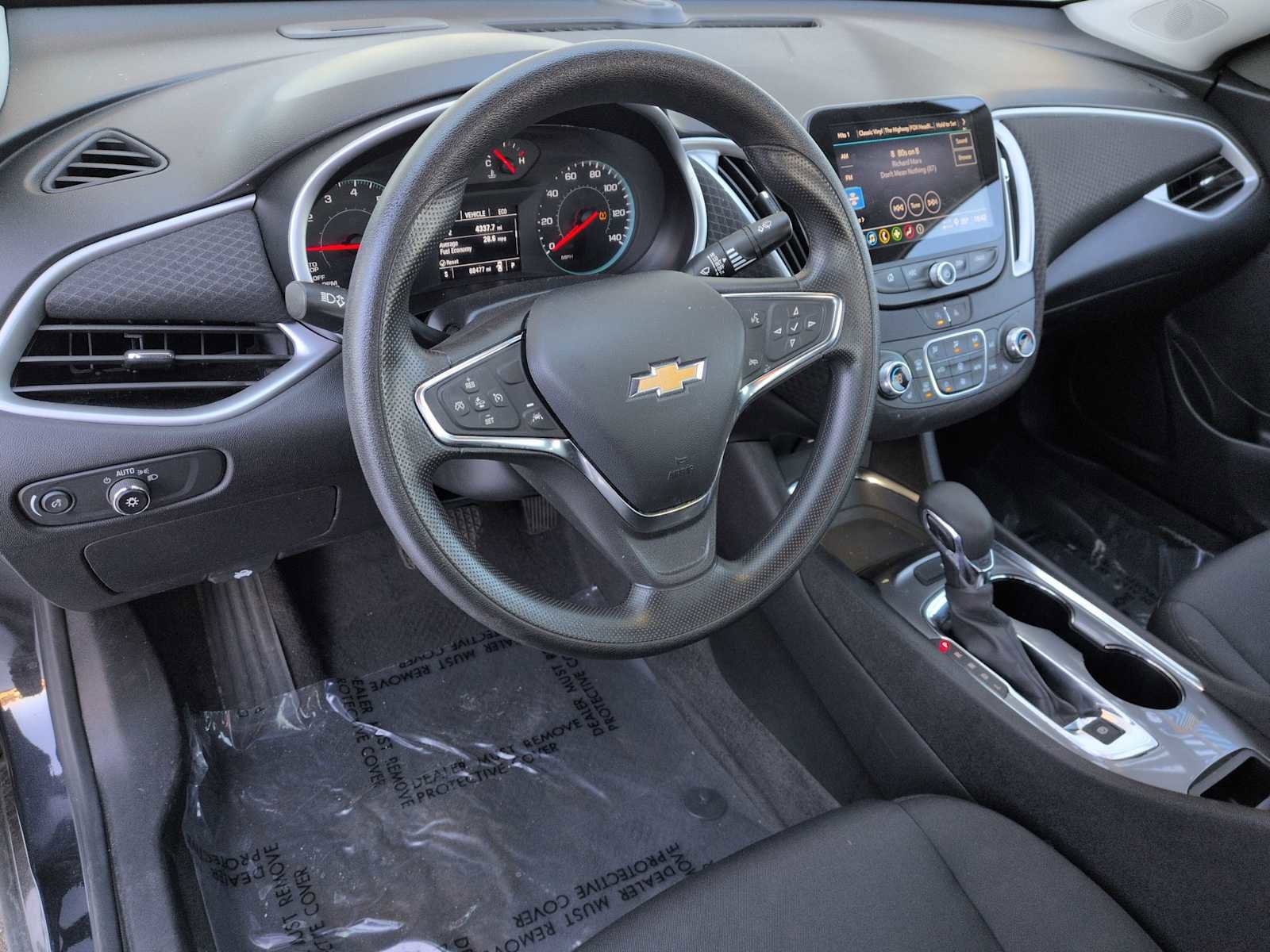 Used 2023 Chevrolet Malibu LT image 2