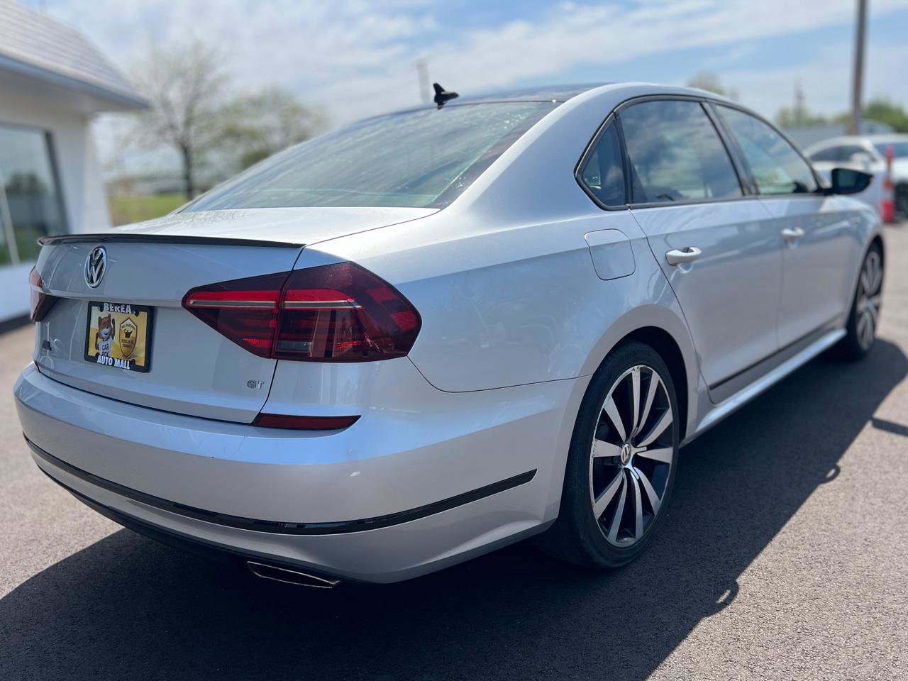 Used 2018 Volkswagen Passat 3.6 FWD image 8