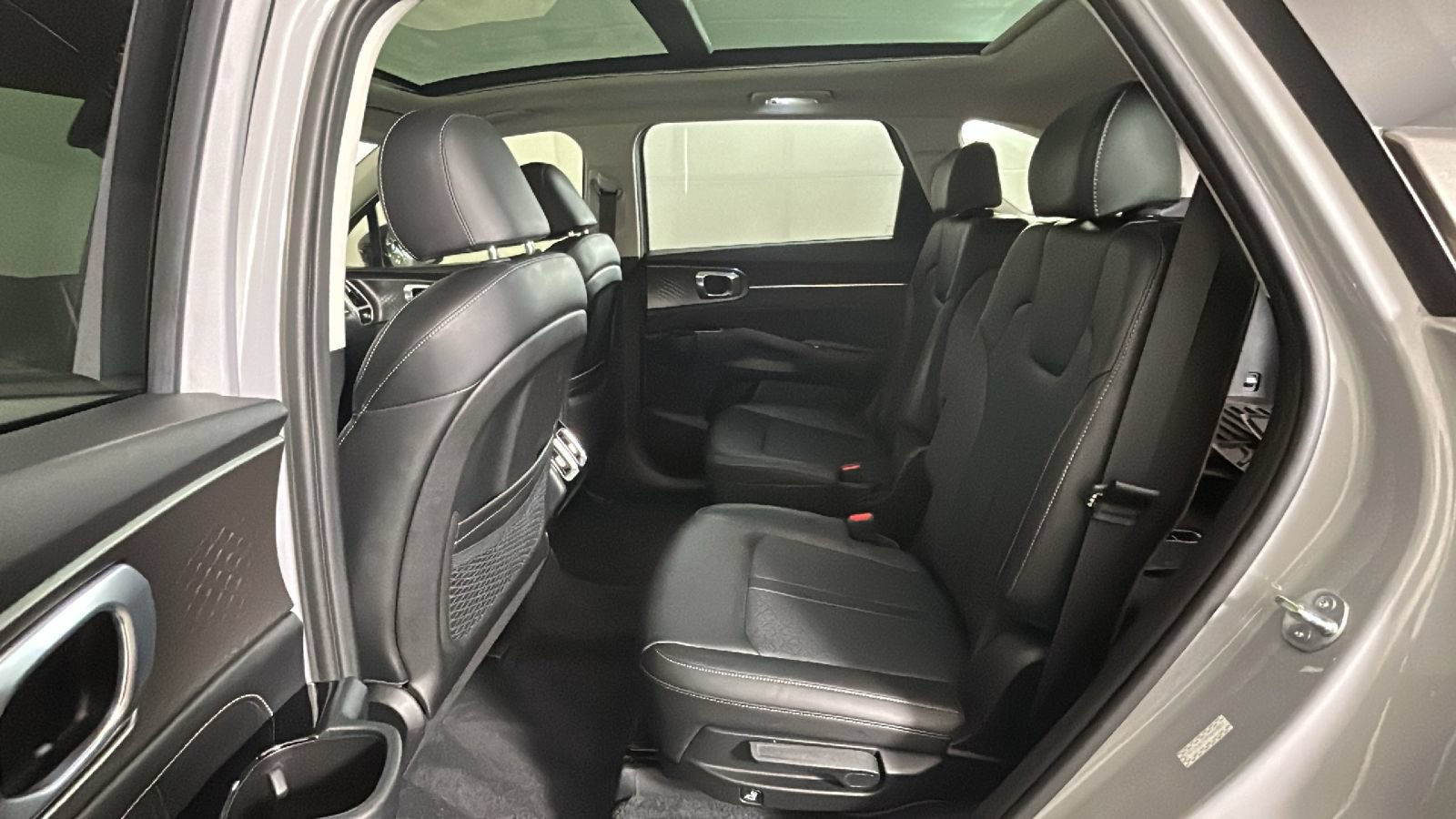 Used 2023 Kia Sorento SX AWD/4WD image 32