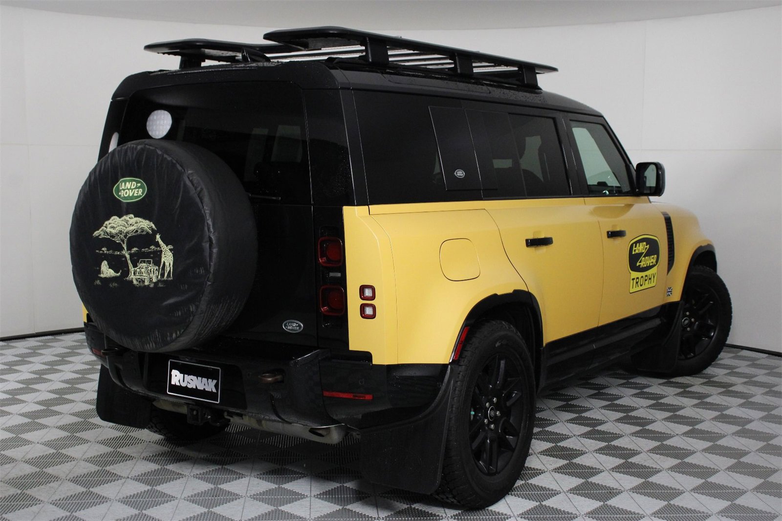 Used 2022 Land Rover Defender 110 X-Dynamic SE image 4