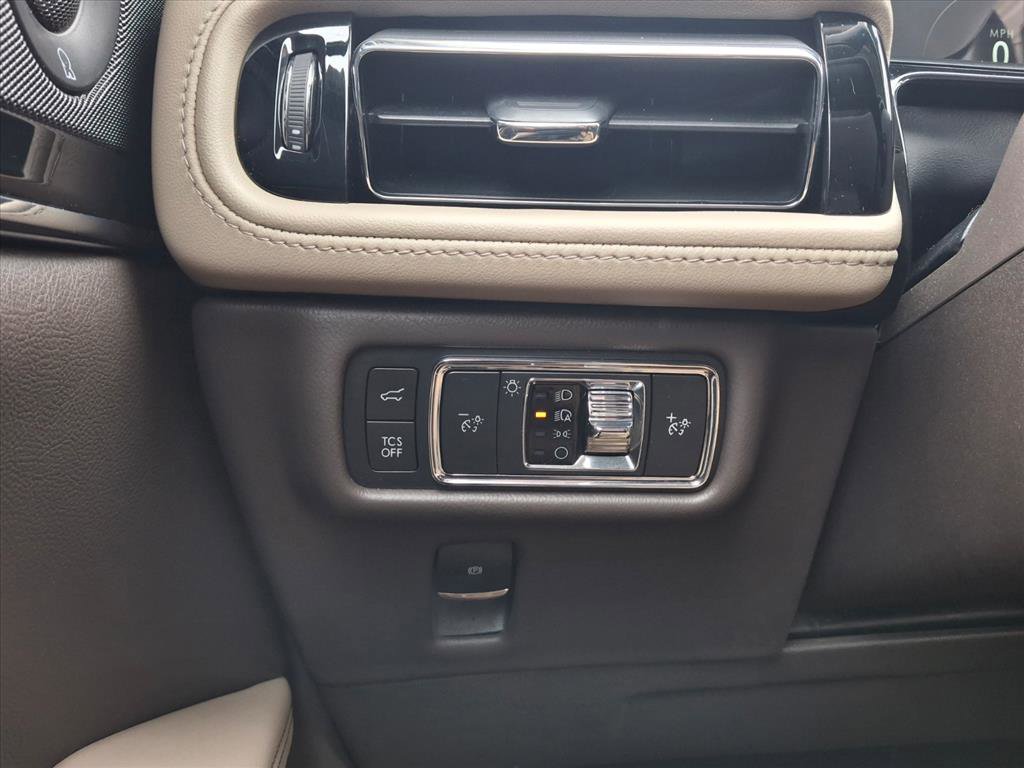 Used 2022 Lincoln Nautilus Reserve w/ Equipment Group 201A AWD/4WD image 17