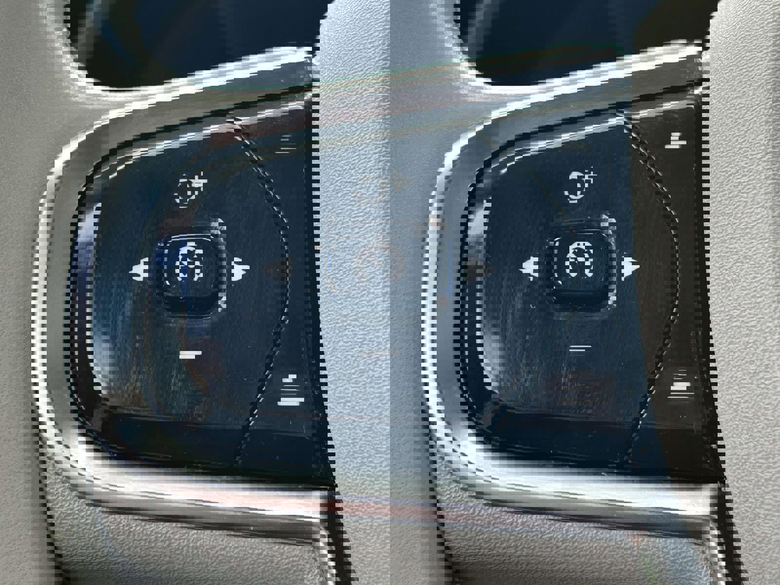 Certified 2024 Volvo XC90 B6 Core w/ Protection Package Premier image 22