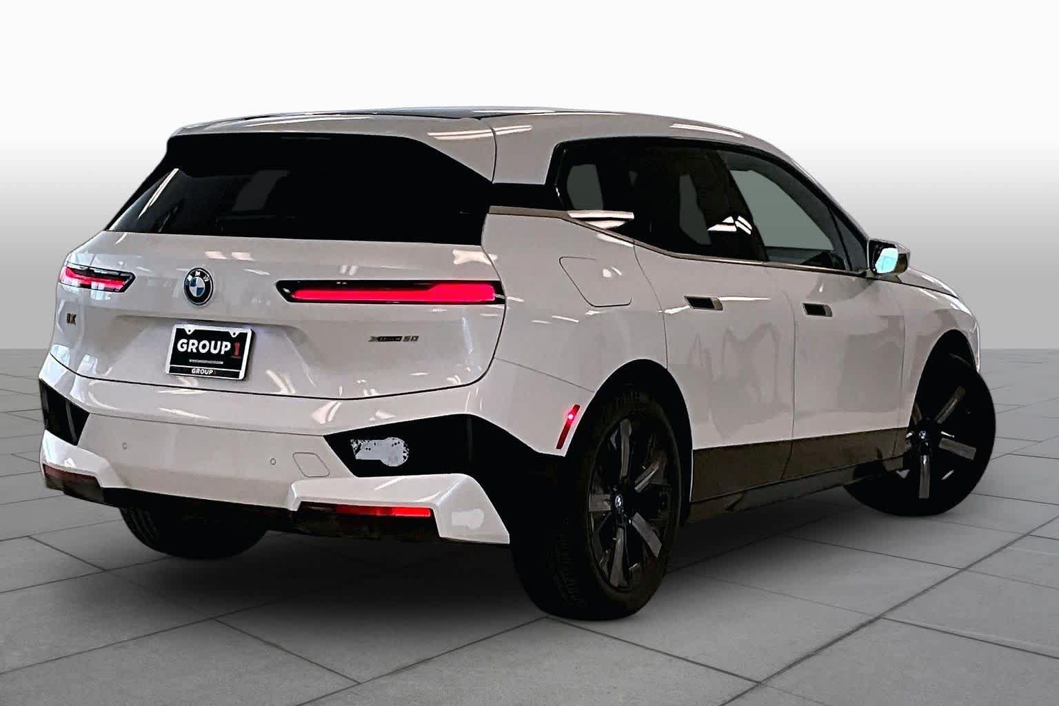 Used 2024 BMW iX xDrive50 w/ Sport Package AWD/4WD image 12