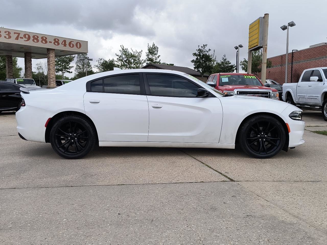 Used 2016 Dodge Charger SXT w/ Blacktop Package image 7