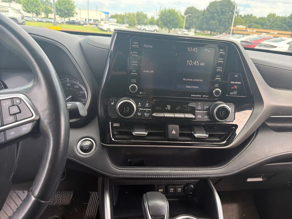 Used 2020 Toyota Highlander XLE AWD/4WD image 17