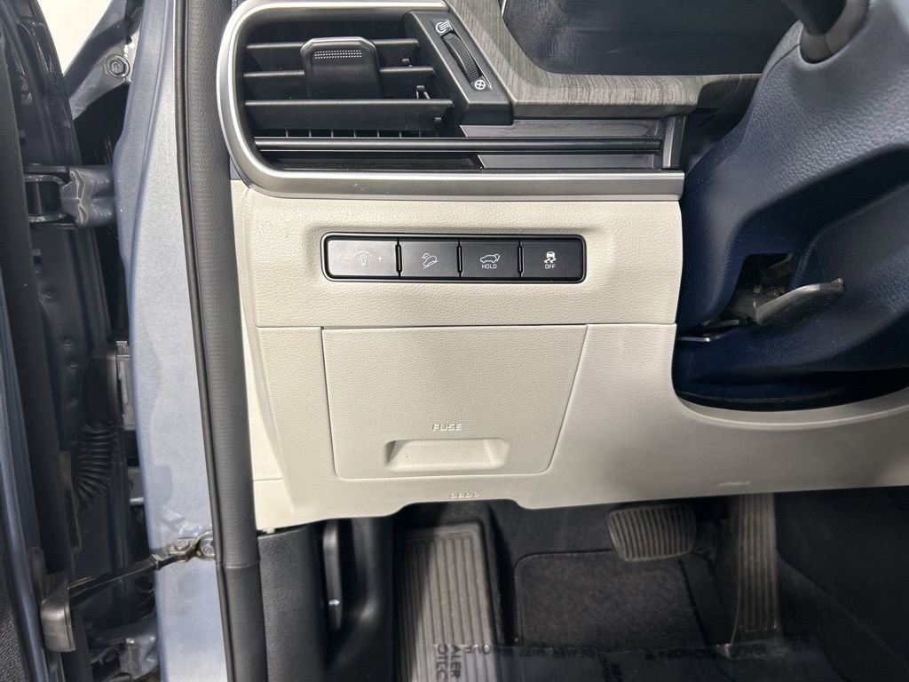 Used 2023 Kia Telluride EX w/ EX Captain's Chair Package image 18