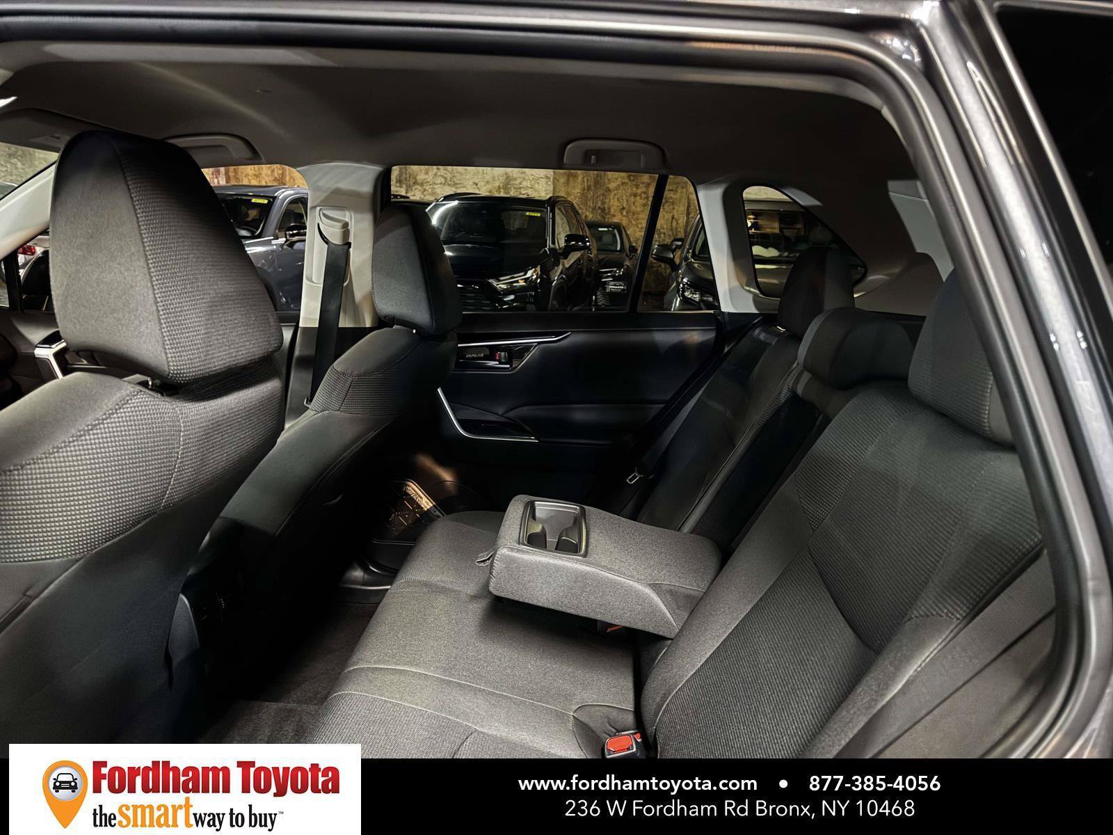 Used 2022 Toyota RAV4 LE AWD/4WD image 12