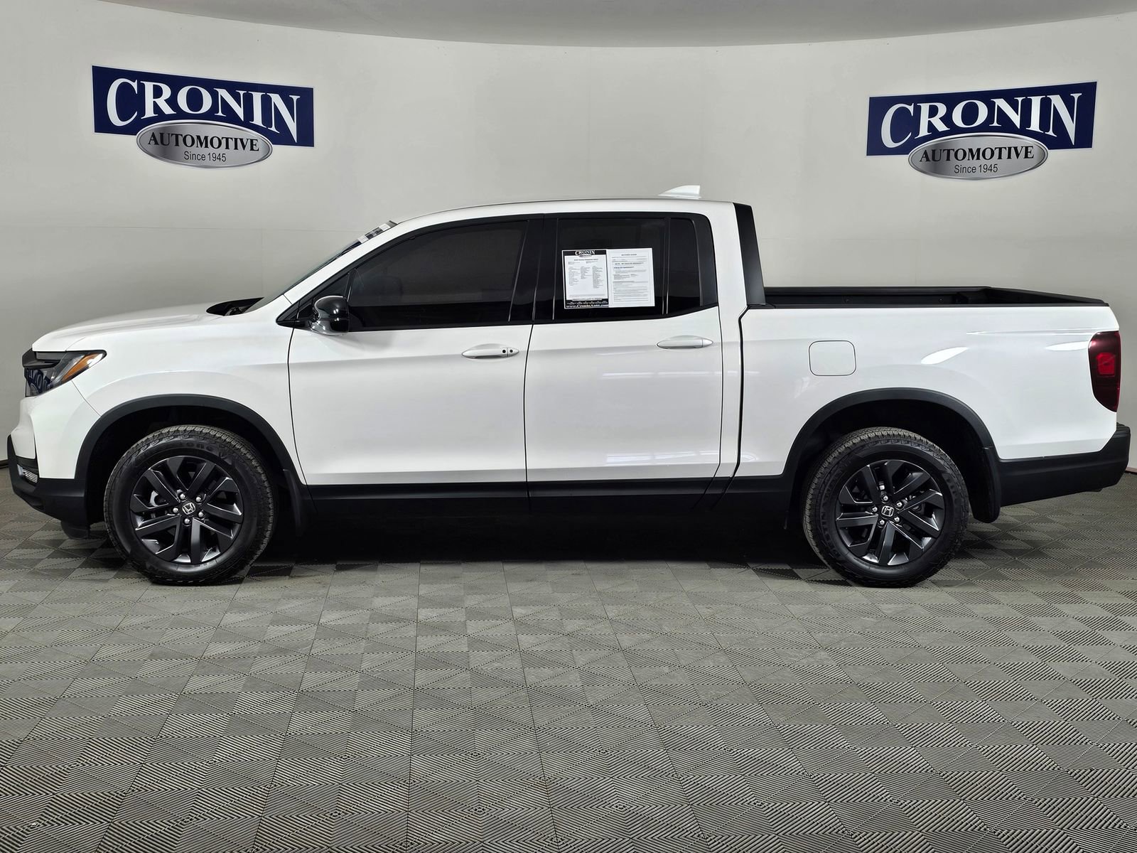Used 2025 Honda Ridgeline Sport image 2