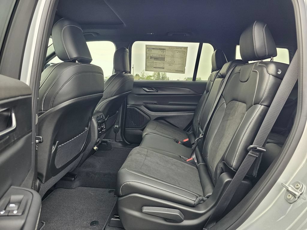 New 2025 Jeep Grand Cherokee L Altitude AWD/4WD image 13