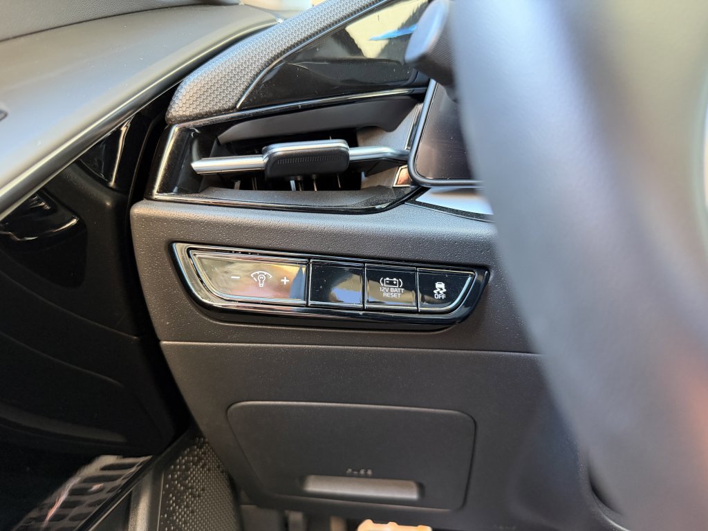 Used 2023 Kia Niro EX Touring image 29