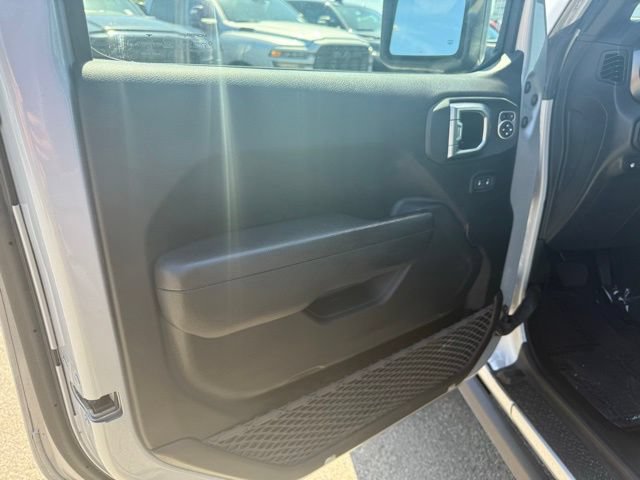 Used 2023 Jeep Wrangler Unlimited w/ Cold Weather Group AWD/4WD image 16