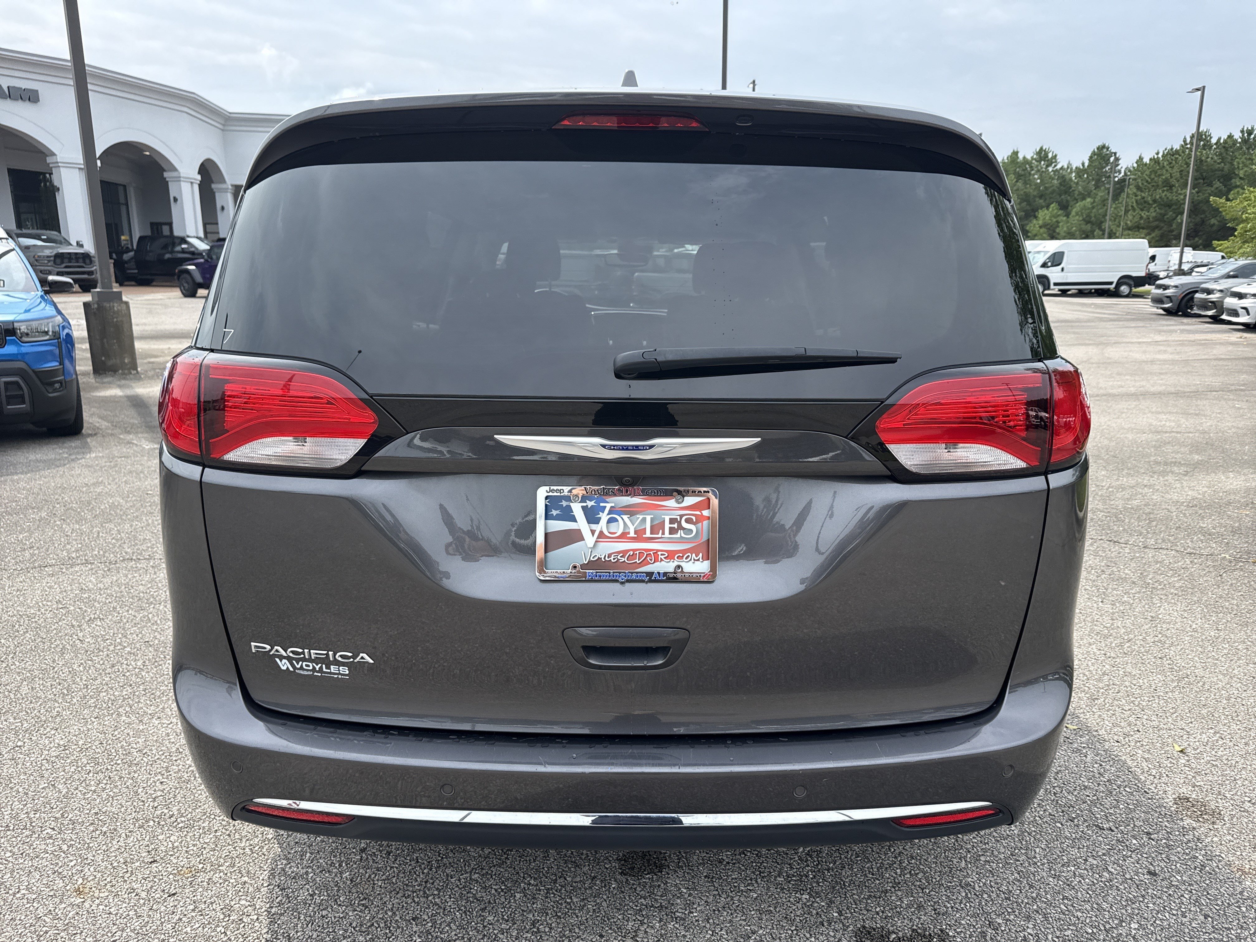 Used 2019 Chrysler Pacifica Touring Plus w/ Advanced Safetytec Group FWD image 6