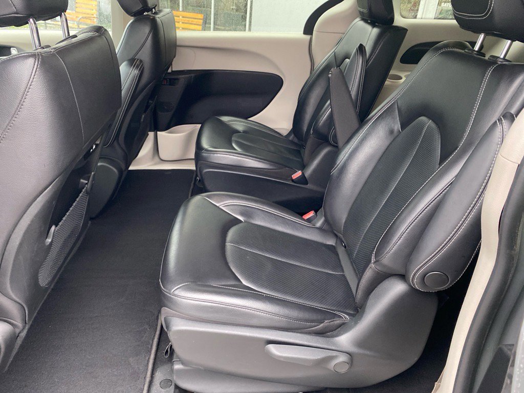 Used 2022 Chrysler Pacifica Touring-L image 22