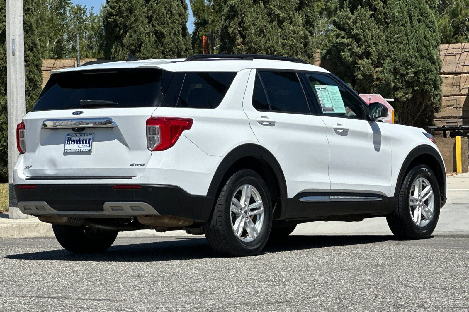 Used 2023 Ford Explorer XLT w/ Equipment Group 202A AWD/4WD image 4
