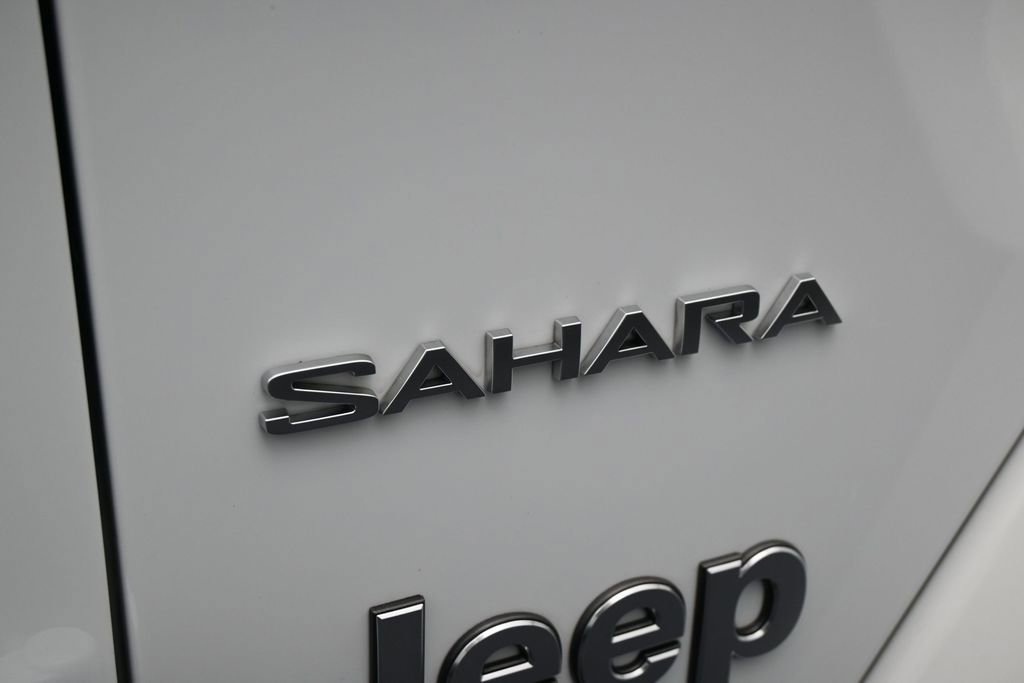 Used 2022 Jeep Wrangler Unlimited Sahara AWD/4WD image 42