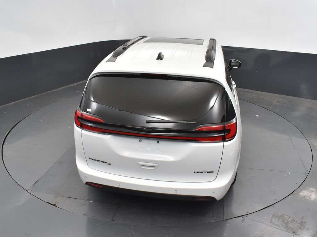 Used 2025 Chrysler Pacifica Limited FWD image 38