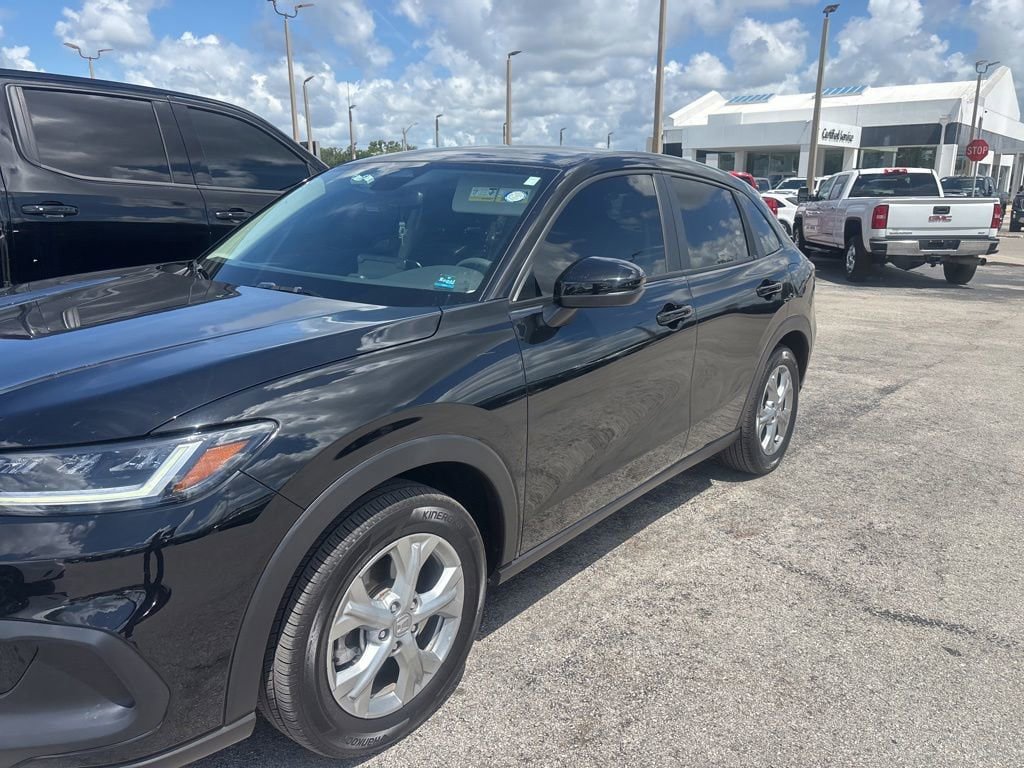 Used 2025 Honda HR-V LX