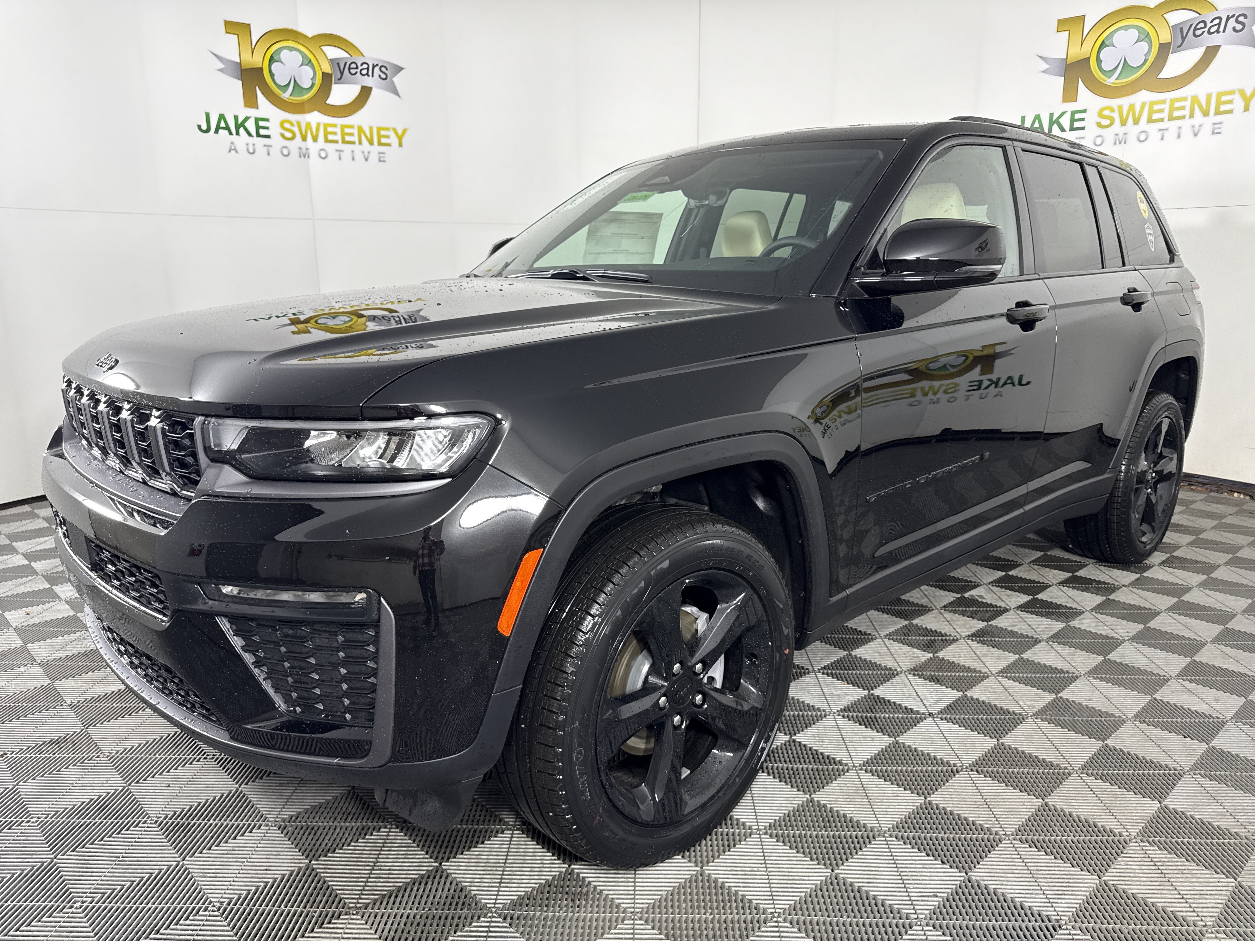 New 2026 Jeep Grand Cherokee Limited w/ Limited Altitude Package AWD/4WD image 4