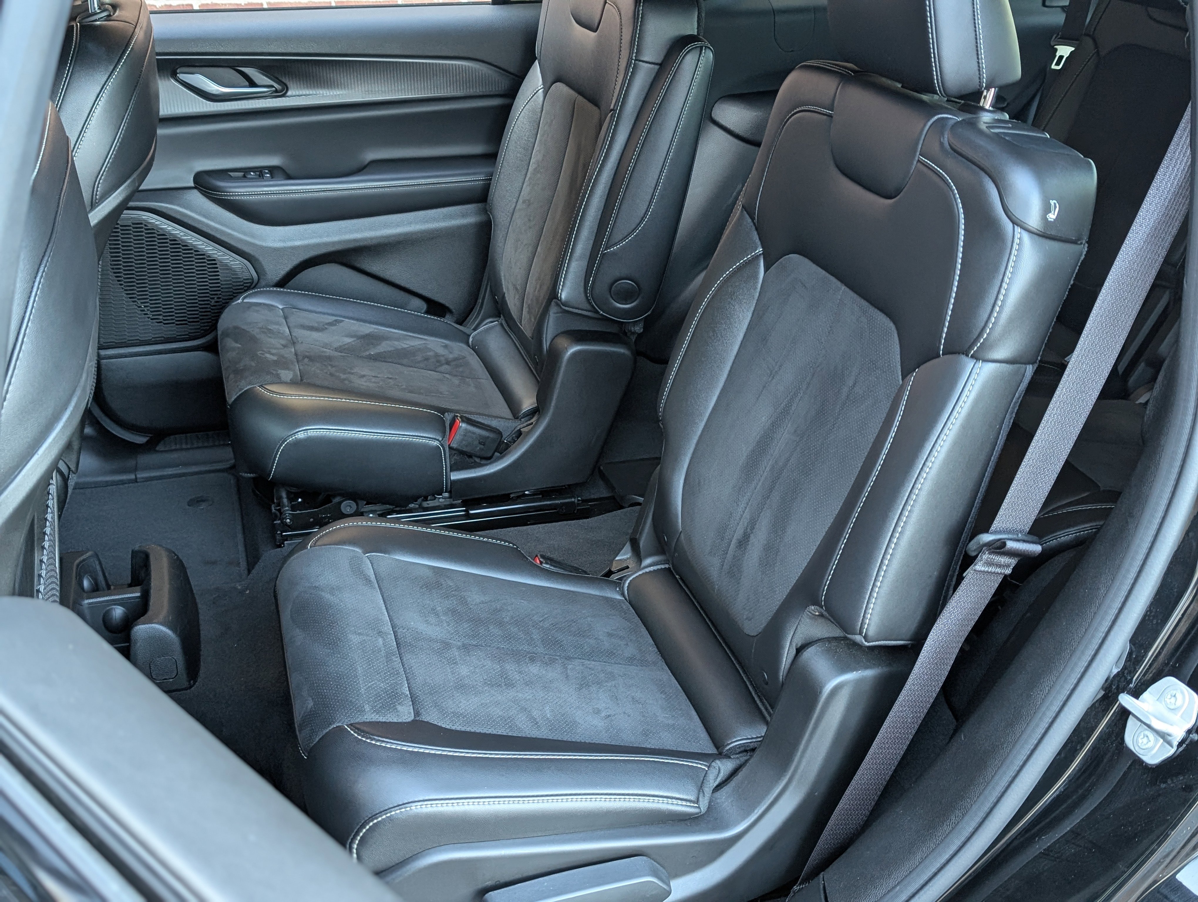 Used 2024 Jeep Grand Cherokee L Laredo image 17