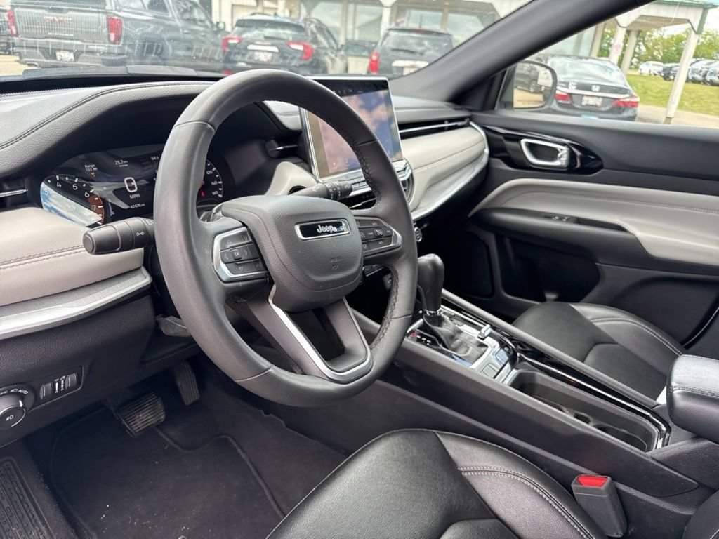 Used 2025 Jeep Compass Limited AWD/4WD image 28