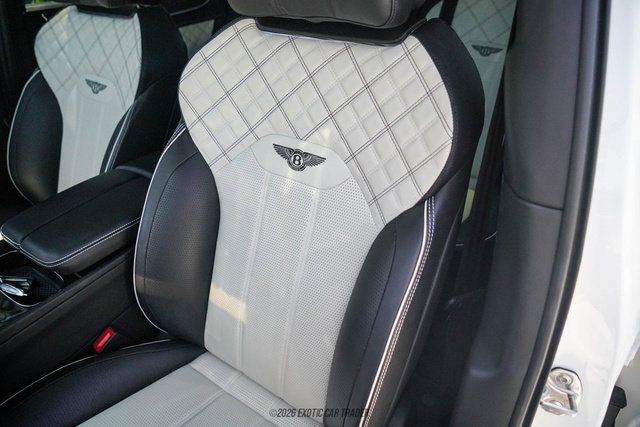 Used 2021 Bentley Bentayga AWD/4WD image 31